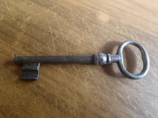 Llave de porton antigua, aprox 13cm
