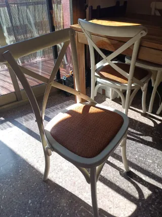 Mesa comedor y sillas rústicas