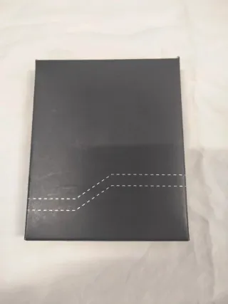 Cartera de piel negra