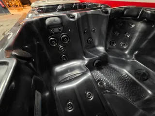 Jacuzzi NUEVO con 3 años de garantía