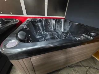 Jacuzzi NUEVO con 3 años de garantía