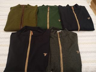 Chaquetas a 10€ cada una.