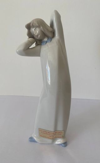 Figura porcelana El despertar de la niña, antigua
