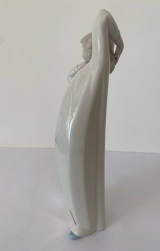 Figura porcelana El despertar de la niña, antigua