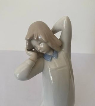 Figura porcelana El despertar de la niña, antigua