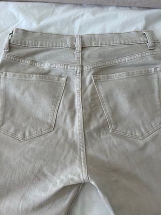 Pantalón croped mini flare elástico beige