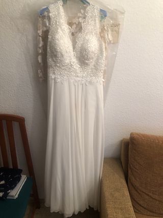 Traje de novia color crudo