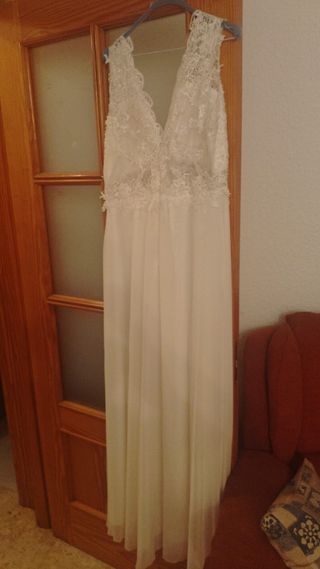 Traje de novia color crudo