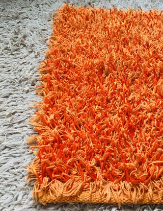 alfombra baño naranja