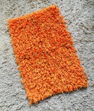 alfombra baño naranja