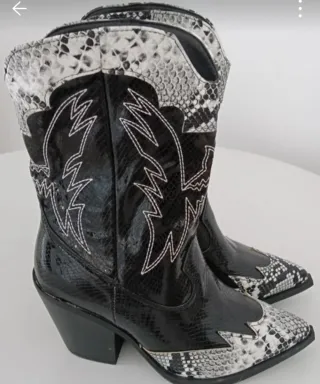 Botas sin estrenar, número 37