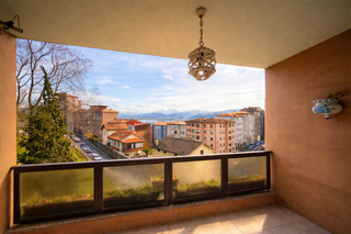 AMPLIO Y LUMINOSO PISO CON GARAJE EN URBANIZACIÓN