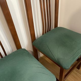 Sillas de madera de cerezo.