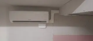 Montaje cargas de gas aire acondicionado