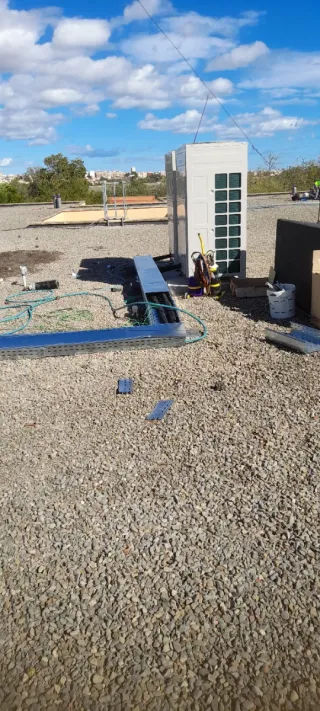 Montaje cargas de gas aire acondicionado