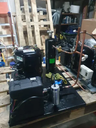 Montaje cargas de gas aire acondicionado