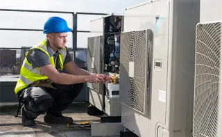 Montaje cargas de gas aire acondicionado