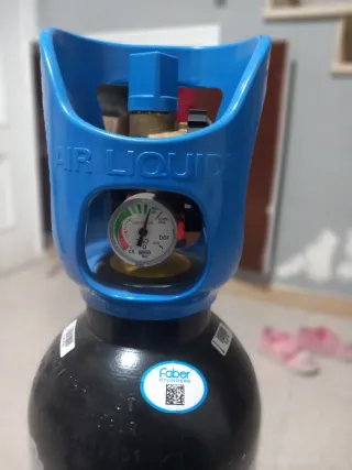 Montaje cargas de gas aire acondicionado