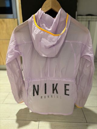 Chaqueta running Nike niña. Talla L