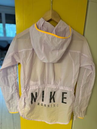 Chaqueta running Nike niña. Talla L