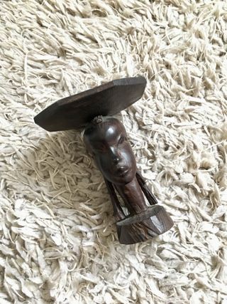 Figura cenicero ébano tallado