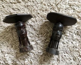 Figura cenicero ébano tallado