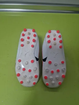 Botas de fútbol blancas y rojas/naranjas talla 28