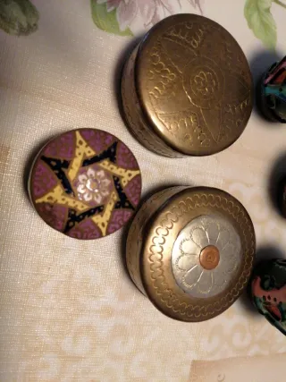 Lote cajitas latón o pastilleros.