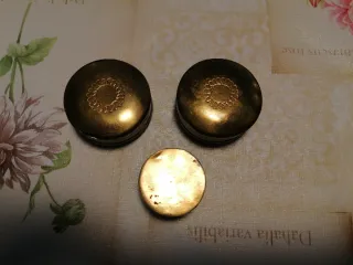 Lote cajitas latón o pastilleros.