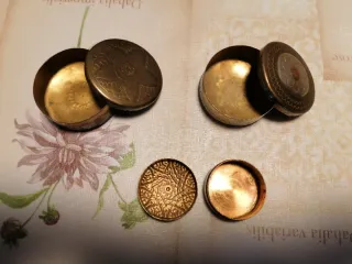 Lote cajitas latón o pastilleros.