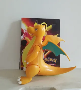 Figura Dragonita + Carta + Bola Pokémon