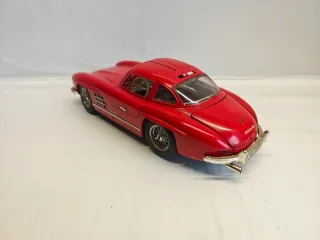 Mercedes-Benz 300 SL in scala 1.18 bburago