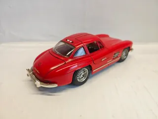 Mercedes-Benz 300 SL in scala 1.18 bburago