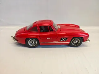Mercedes-Benz 300 SL in scala 1.18 bburago