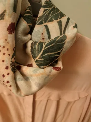 Pañuelo Parfois rosa estampado