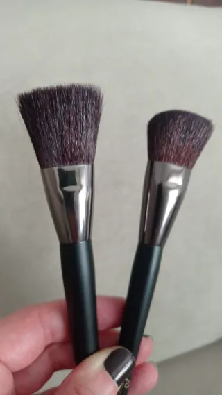 Estuche de brochas Guerlain.