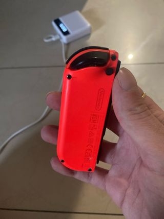 Mando original Switch derecho de color rojo