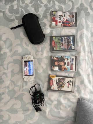 PSP +18 giochi + custodia + caricatore + funziona perfettamente