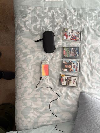 PSP +18 giochi + custodia + caricatore + funziona perfettamente
