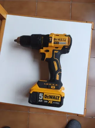 TALADRO DEWALT PERCUTOR DCD778