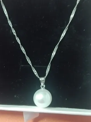 Conjunto pendientes y colgante con perlas