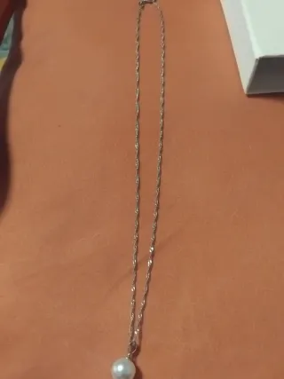 Conjunto pendientes y colgante con perlas