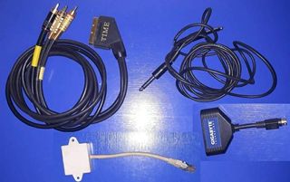 Lotto Alimentatori, Cavetti, Auricolari e Altro