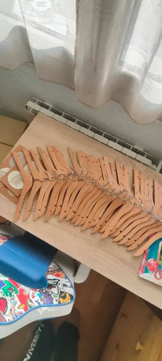 35 Perchas madera infantiles