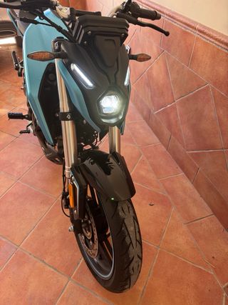 Voge 125R – 1.075 km | Como nueva + muchos extras