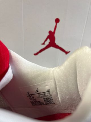 Jordan 4 Red – Nuevas – Talla 41 – Con caja
