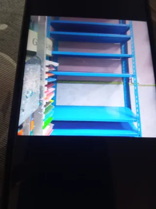 Estanterías de hierro aguantan mucho peso