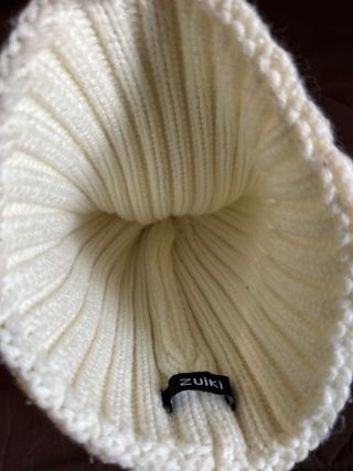 Gorro Zuiki blanco con pompón