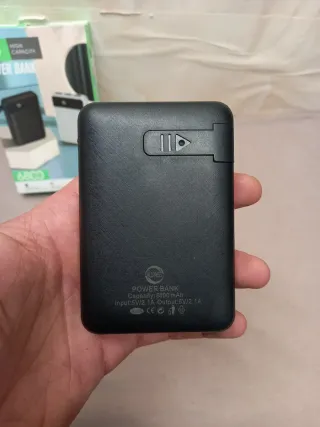 Powerbank 10000mAh con tutti i vari attacchi