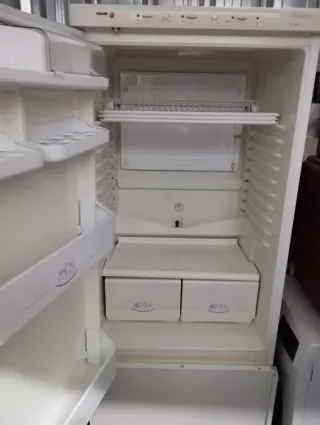 Nevera blanca marca Fagor.